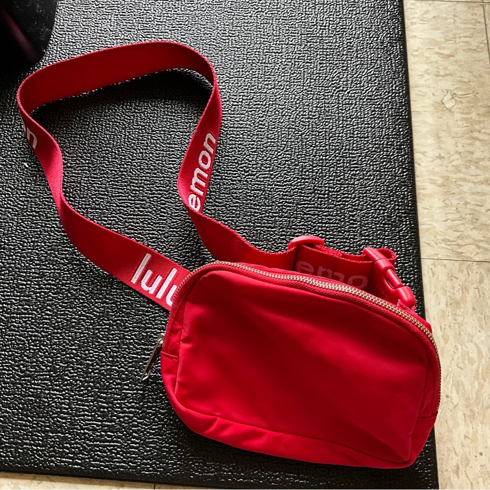 Lululemon Employee Red belt bag - Picture 2 of 7